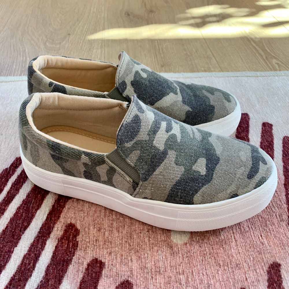 Vici Collection Traveler Camo Sneaker